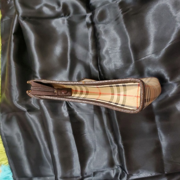 Authentic Burberrys Clutch Bag - Picture 4 of 10